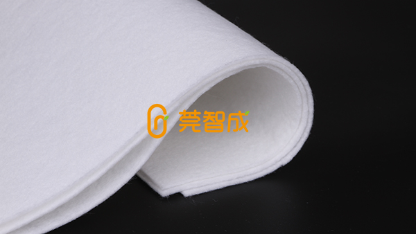 針刺無紡布生產(chǎn)過程中溫度對其性能有什么影響？