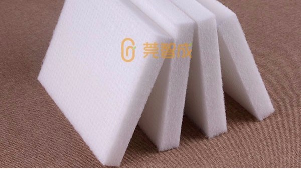 無(wú)膠棉生產(chǎn)廠家：床墊選軟的還是硬的？
