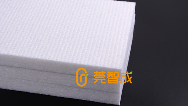 軟硬適中的床墊硬質(zhì)棉，給人提供更好的睡眠環(huán)境
