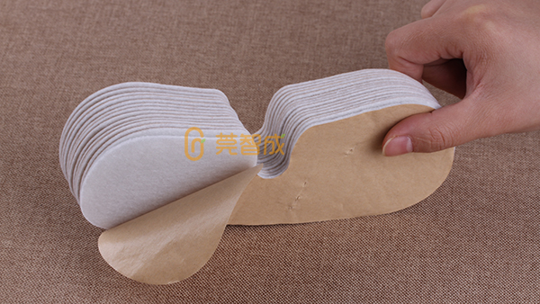 背膠針刺棉的特性主要表現(xiàn)在什么方面？