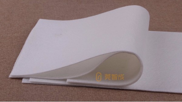 白色針刺無紡布根據(jù)不同的用途、規(guī)格生產(chǎn)